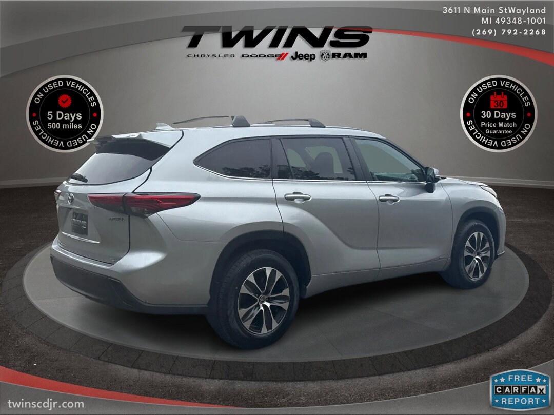 2023 Toyota Highlander Hybrid XLE photo 3