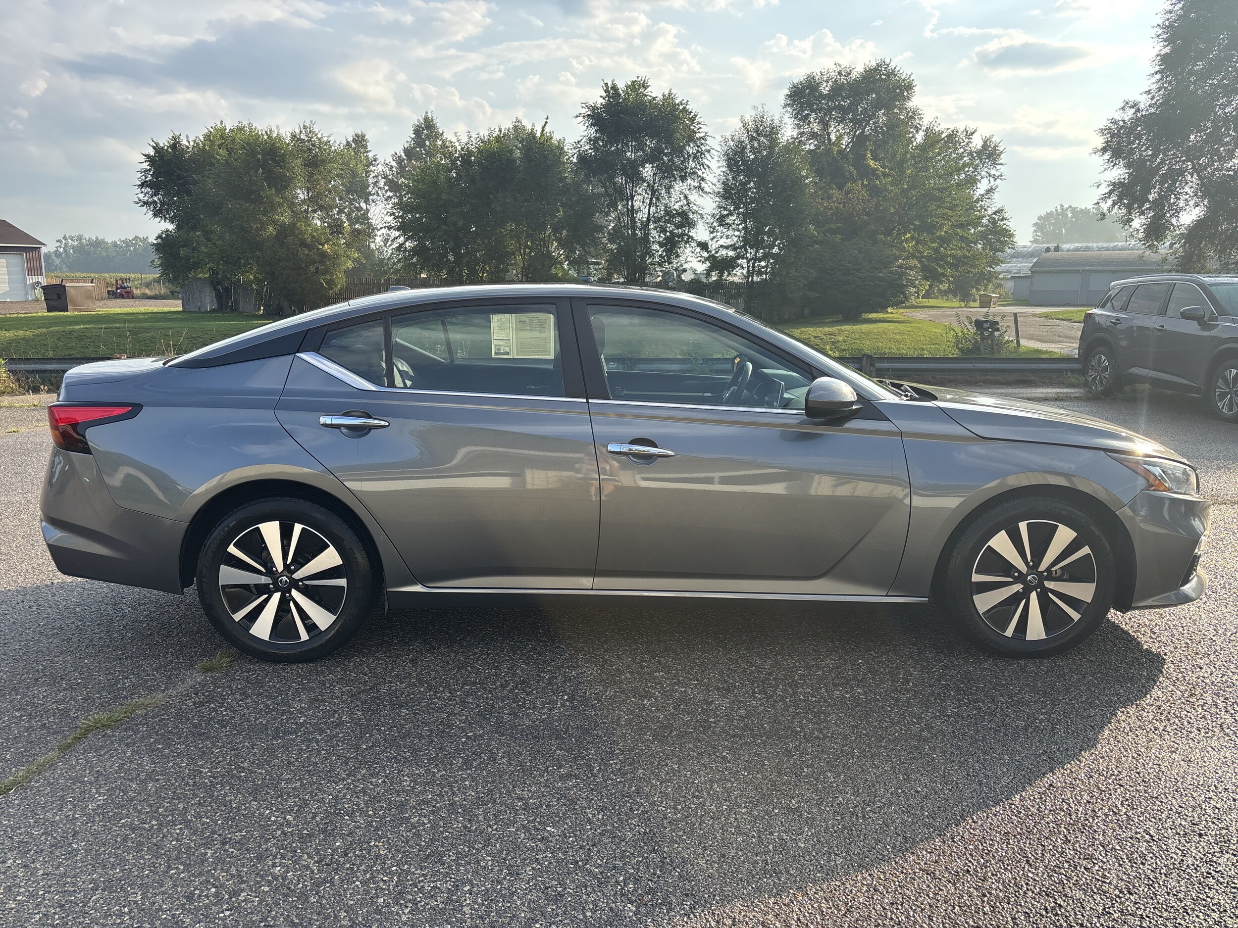 Used 2022 Nissan Altima SV with VIN 1N4BL4DV5NN369367 for sale in Wayland, MI