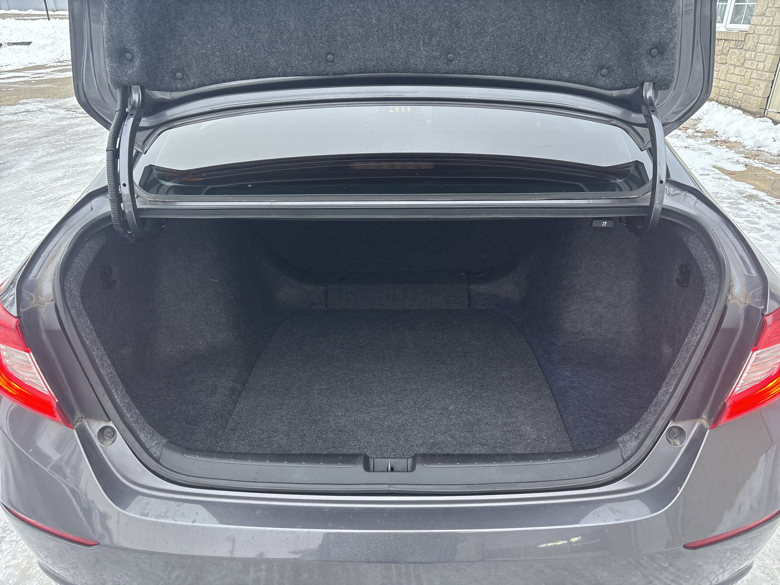 2021 Honda Accord LX 1.5T photo 4