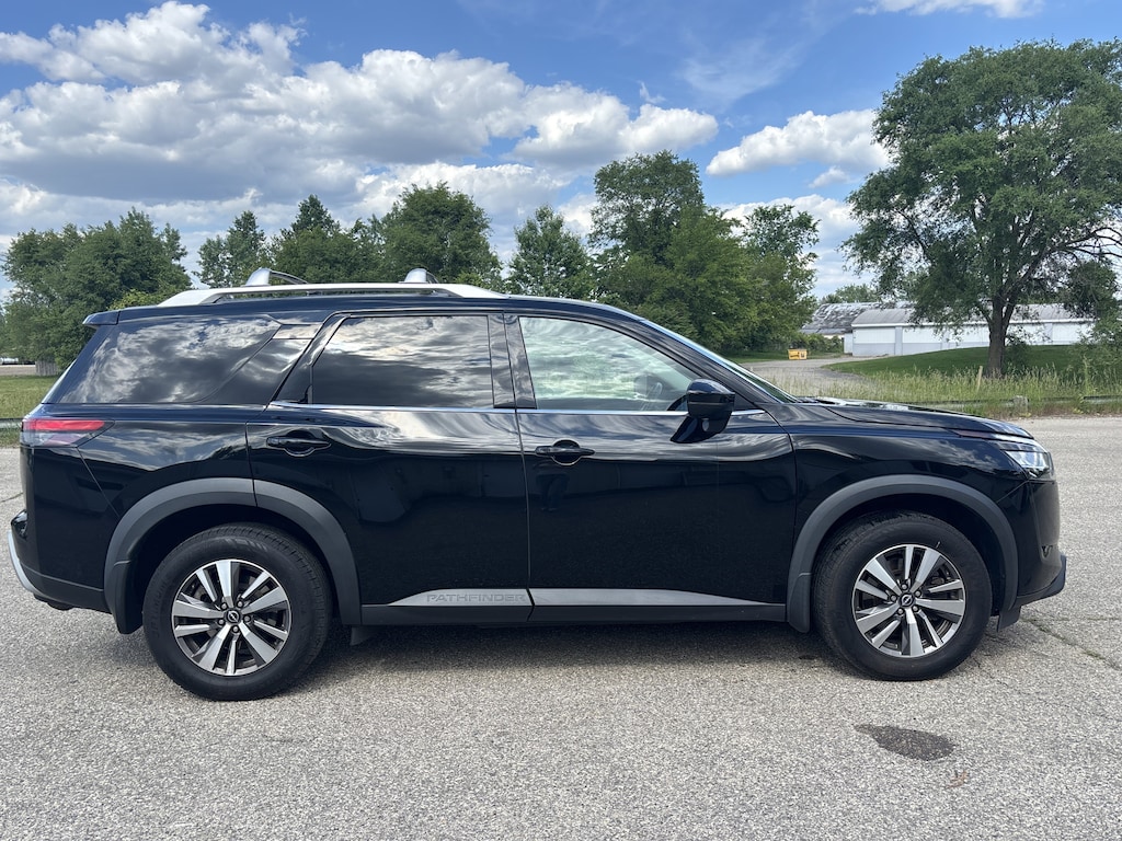 Used 2023 Nissan Pathfinder SL SL 4WD