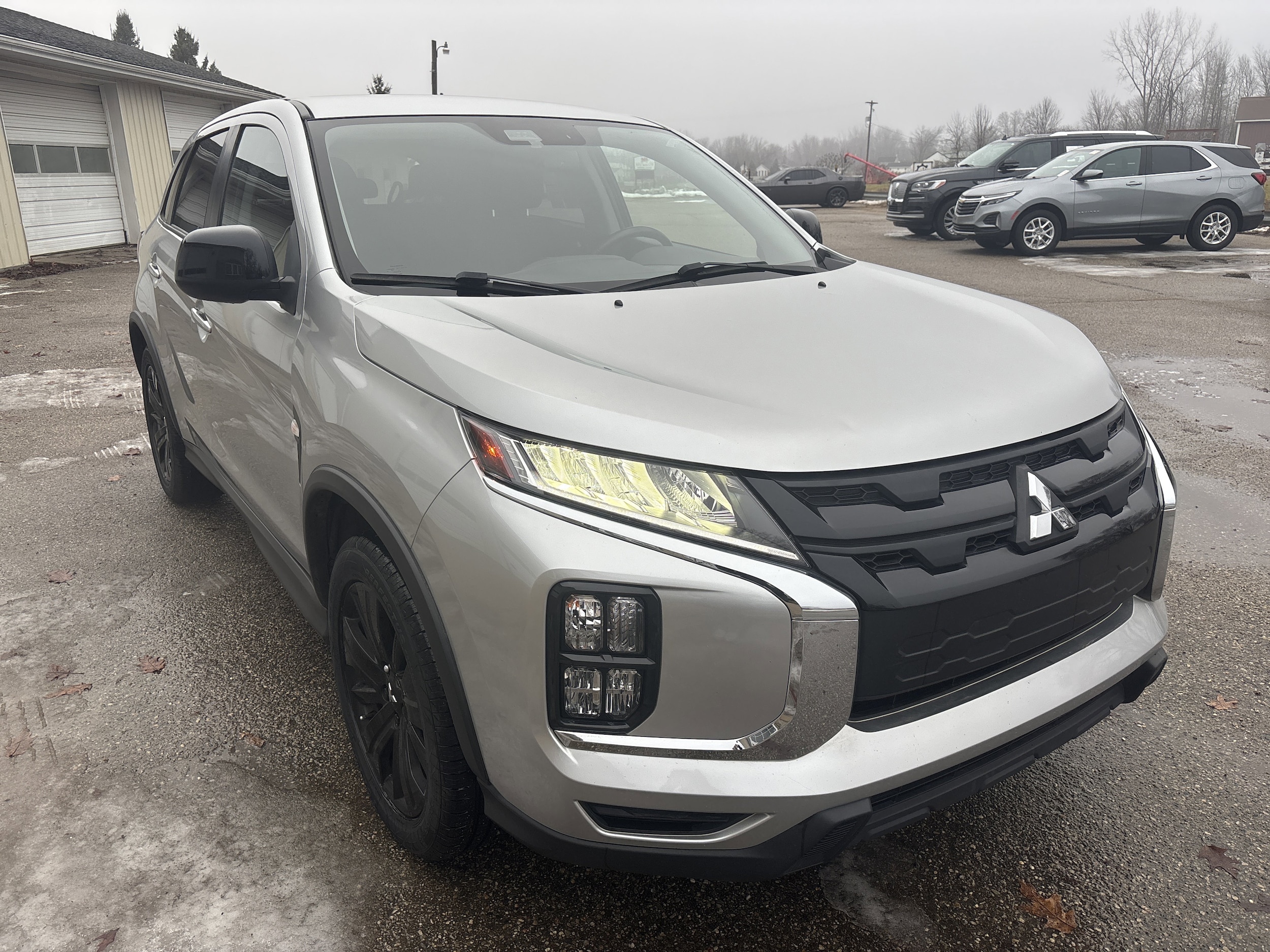 2023 Mitsubishi Outlander Sport LE's photo