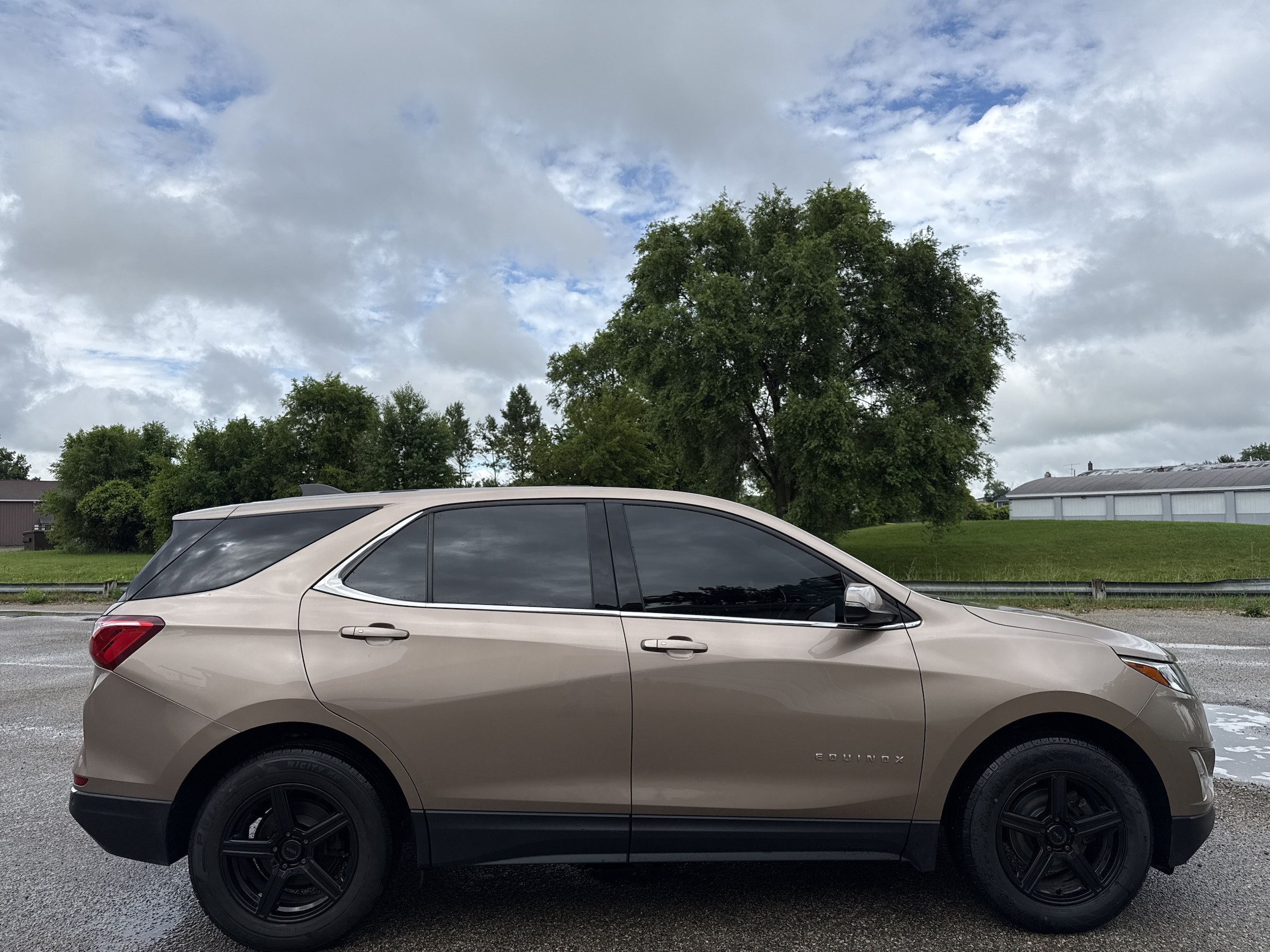 Used 2018 Chevrolet Equinox LT with VIN 2GNAXJEV4J6262923 for sale in Wayland, MI