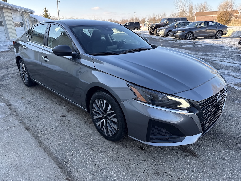 Used 2024 Nissan Altima 2.5 SV Sedan