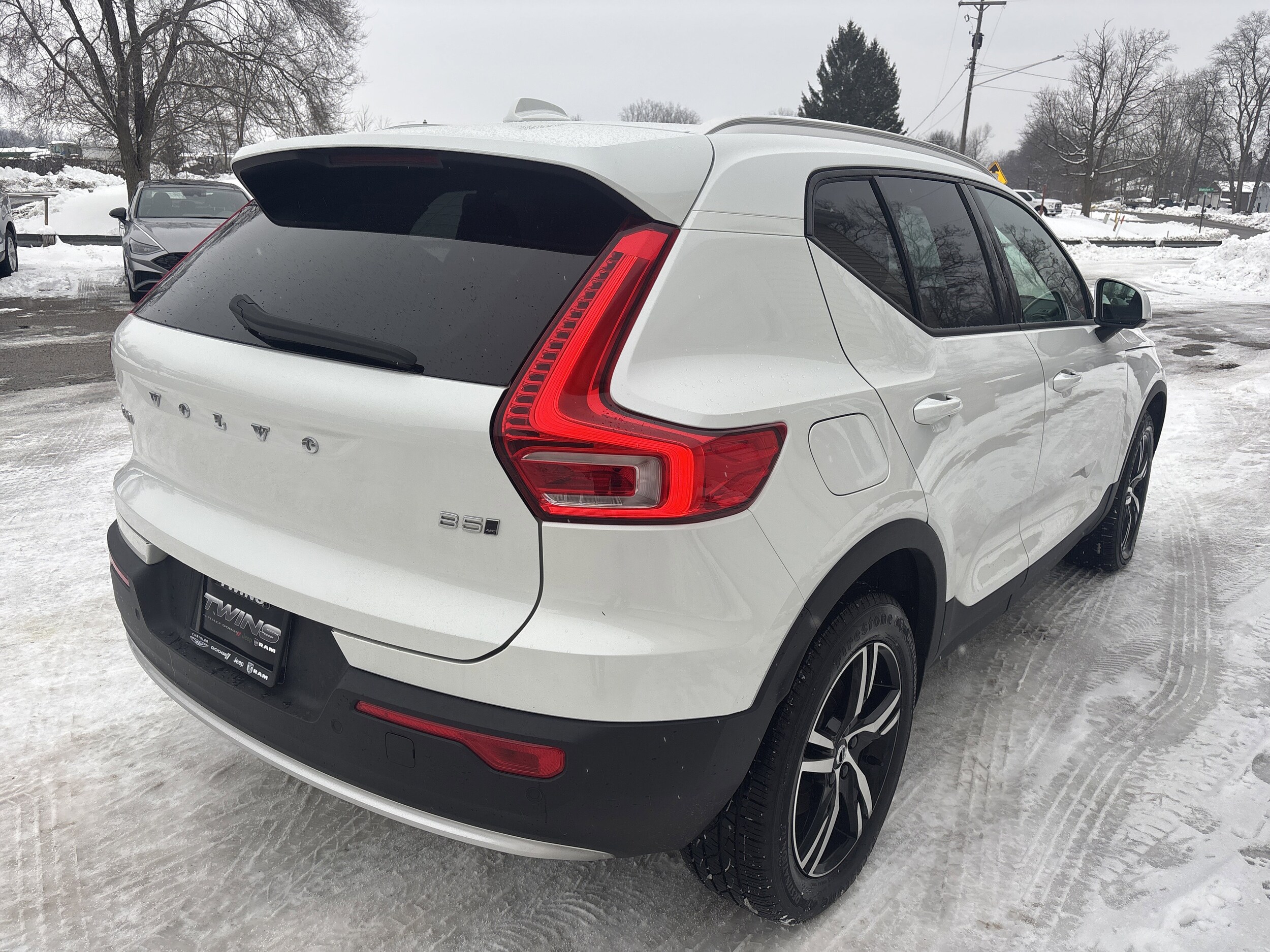 2023 Volvo XC40 AWD Core photo 4