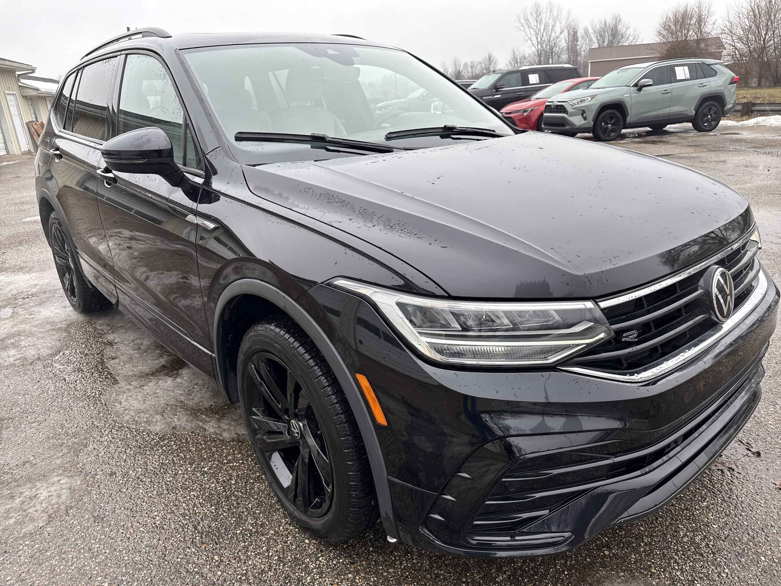 2023 Volkswagen Tiguan SE R-LINE BLACK