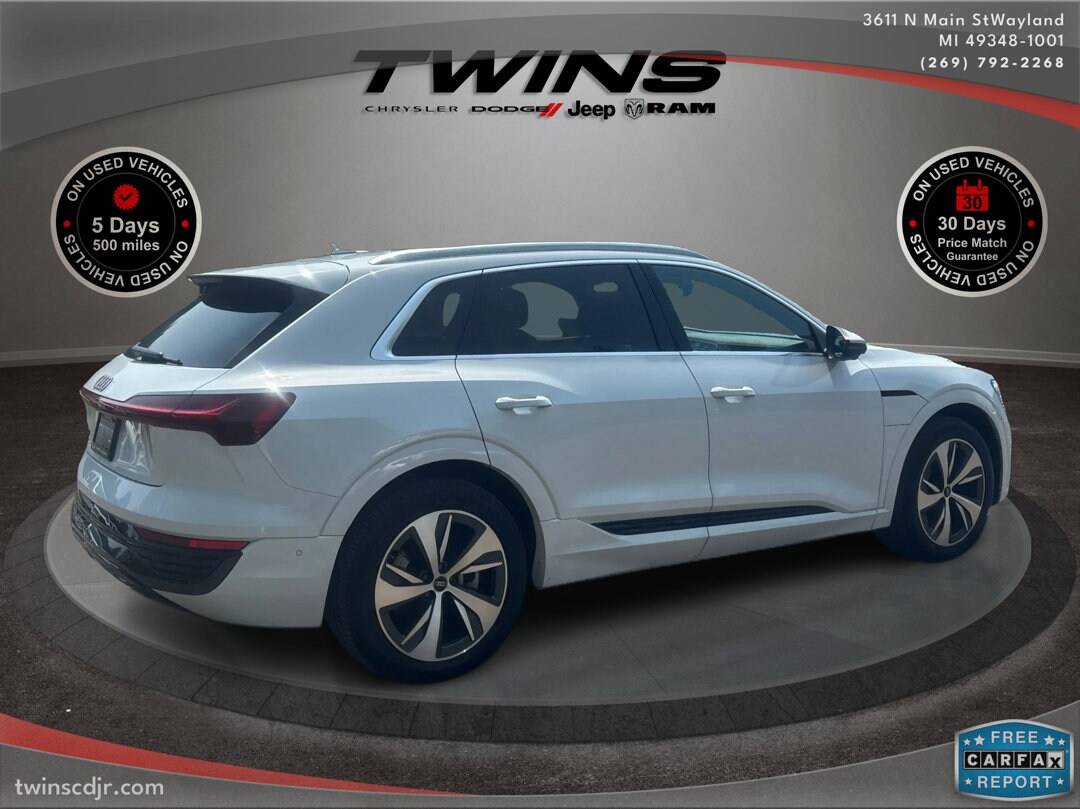 2024 Audi Q8 E-tron Premium Plus photo 3