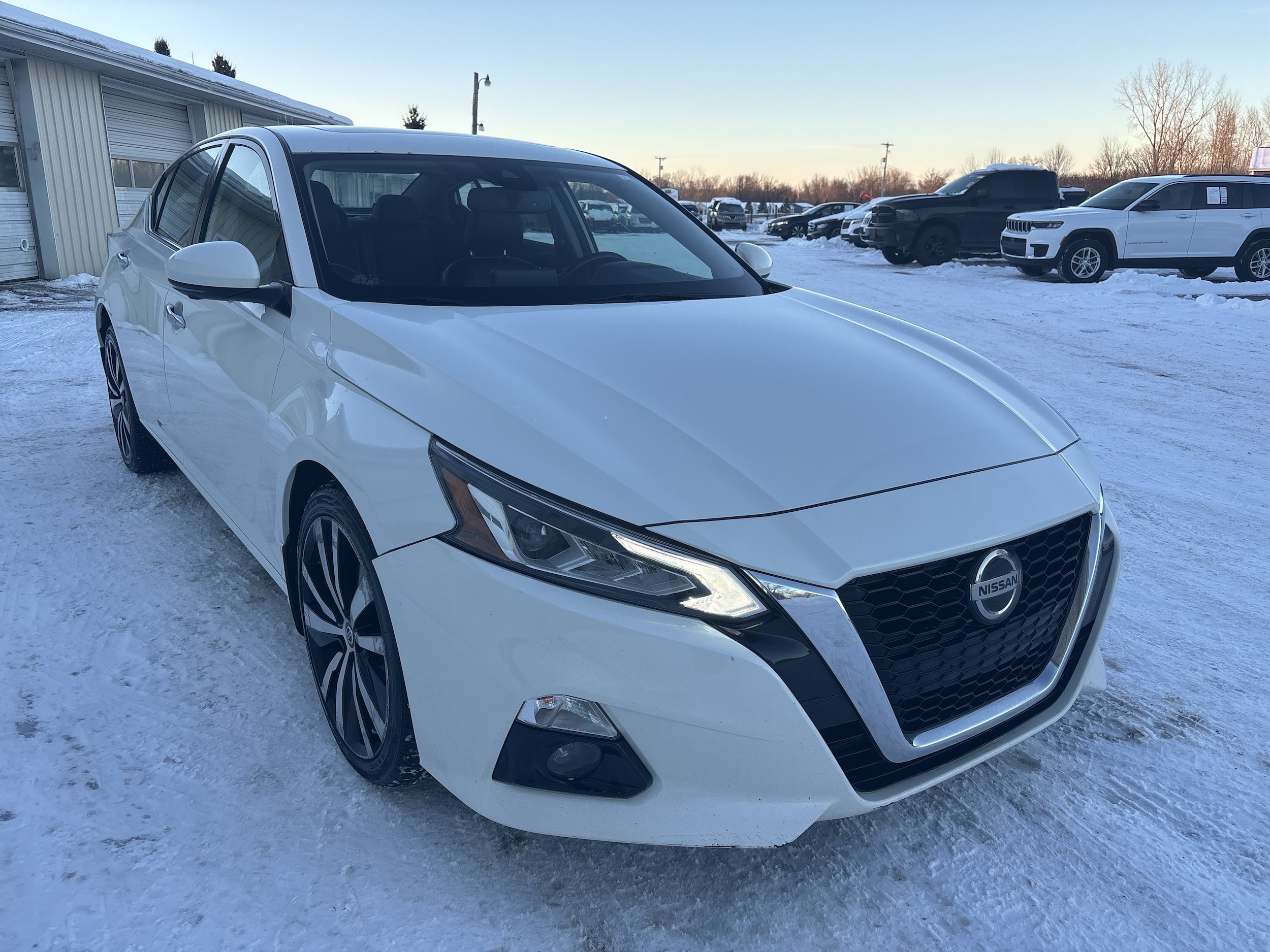 2019 Nissan Altima Platinum's photo