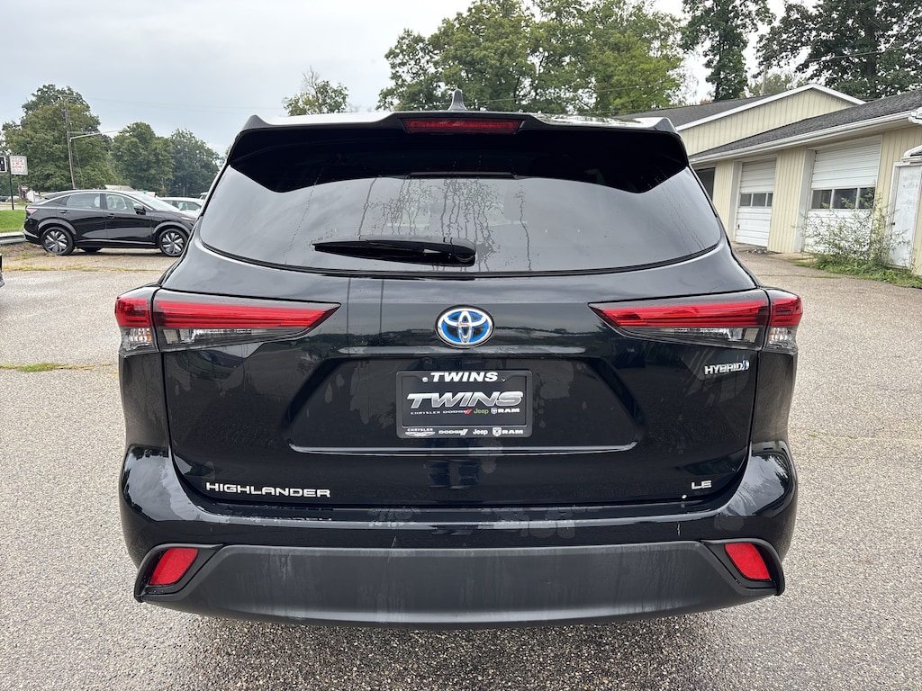 Used 2022 Toyota Highlander Hybrid LE Hybrid LE AWD
