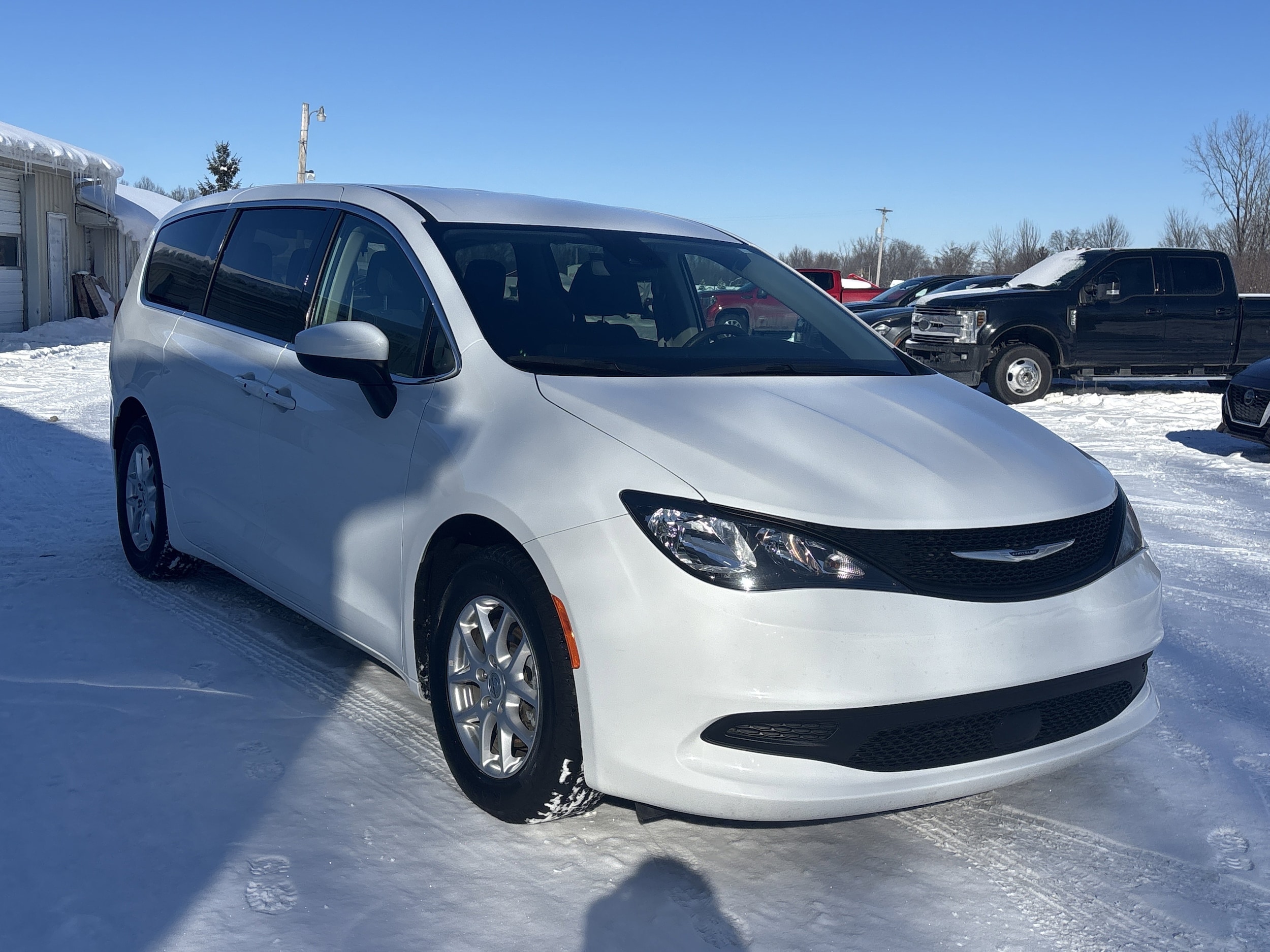 2023 Chrysler Voyager LX