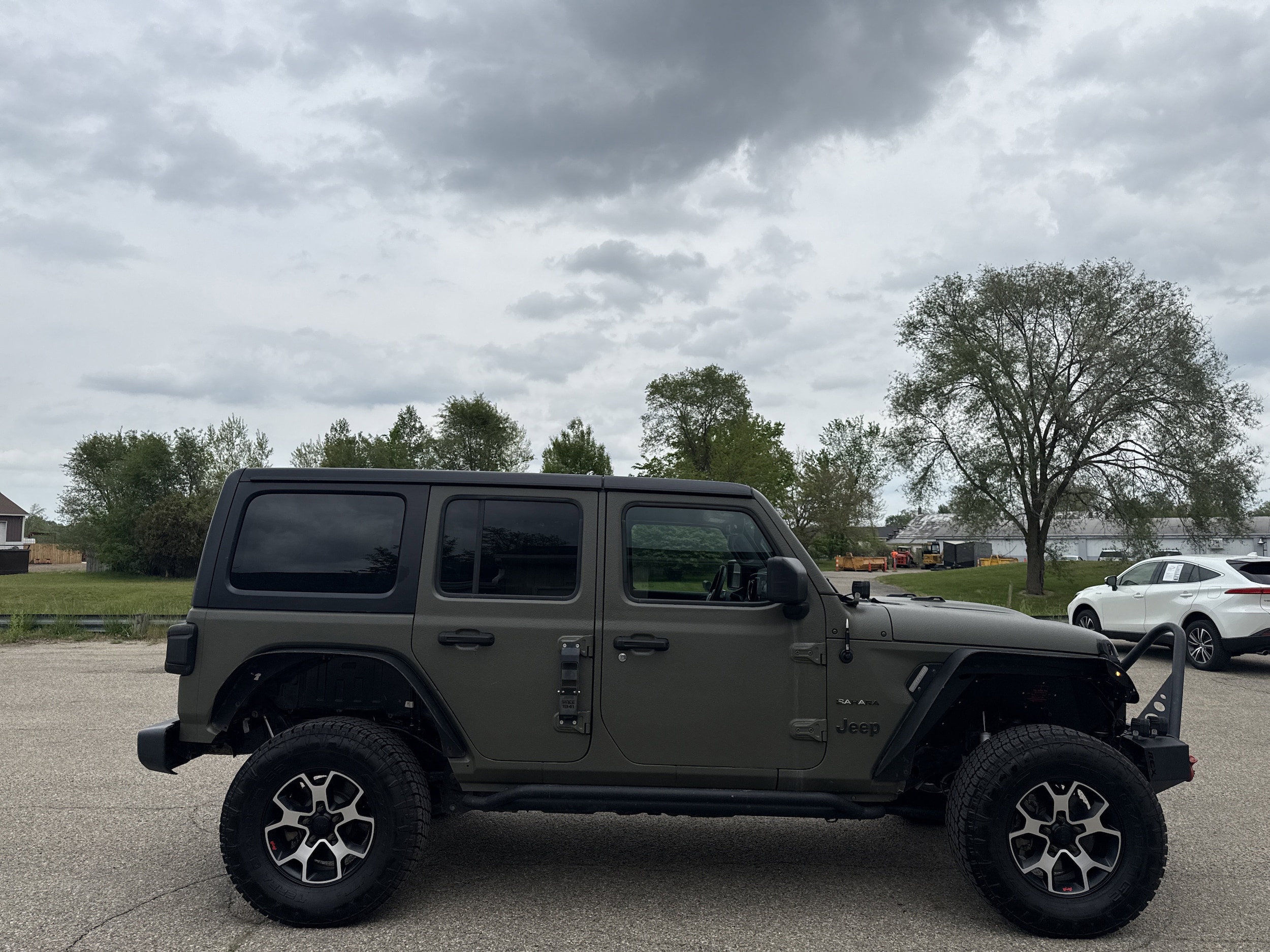 Used 2018 Jeep All-New Wrangler Unlimited Sahara with VIN 1C4HJXEN3JW277821 for sale in Wayland, MI