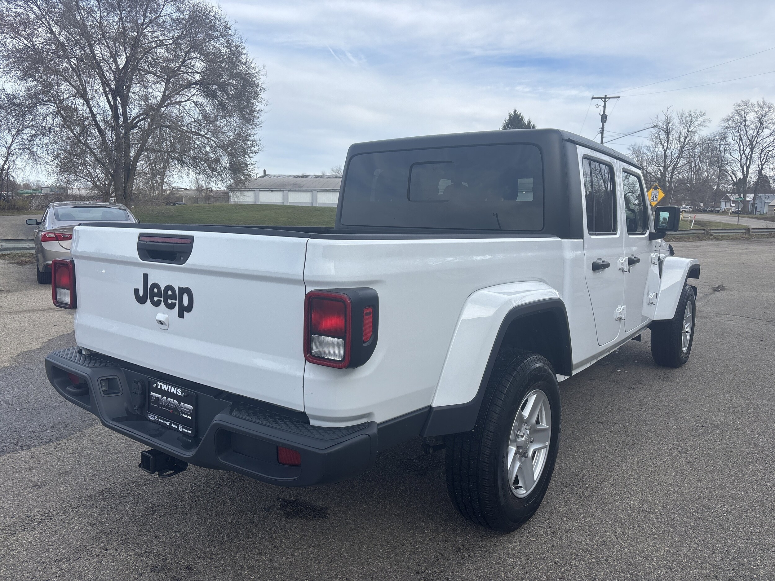 2023 Jeep Gladiator Sport S photo 3