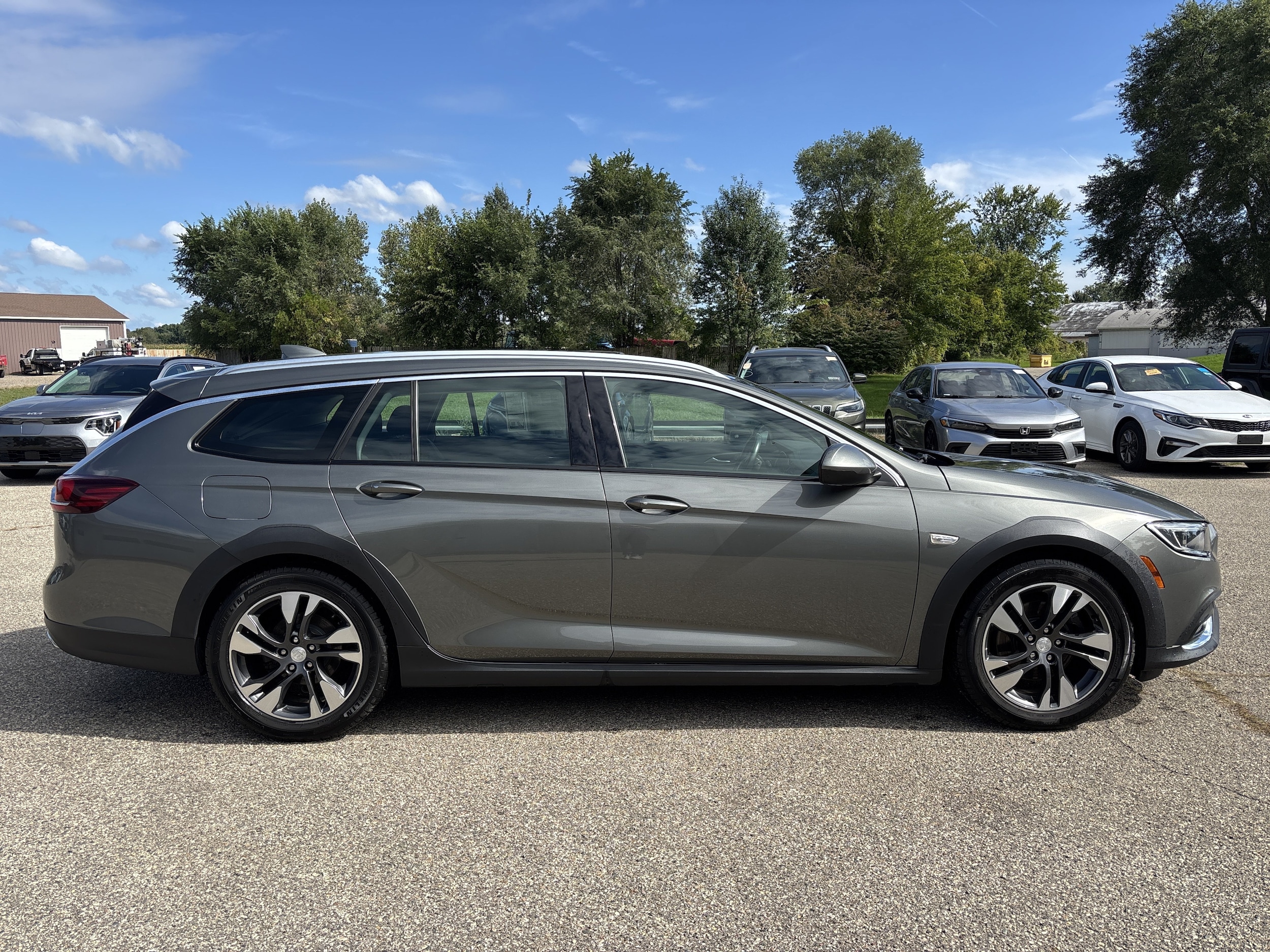 Used 2018 Buick Regal TourX Preferred with VIN W04GU8SX3J1087071 for sale in Wayland, MI