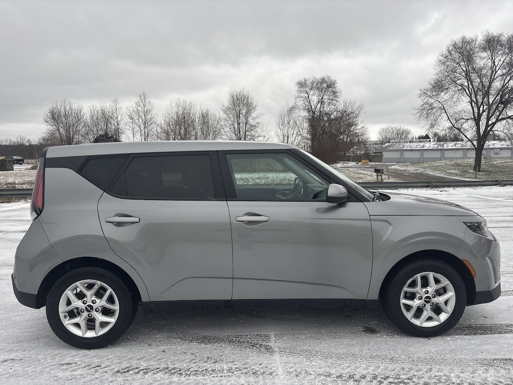 Used 2024 Kia Soul LX LX IVT