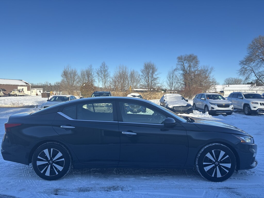 Used 2022 Nissan Altima 2.5 SV Sedan