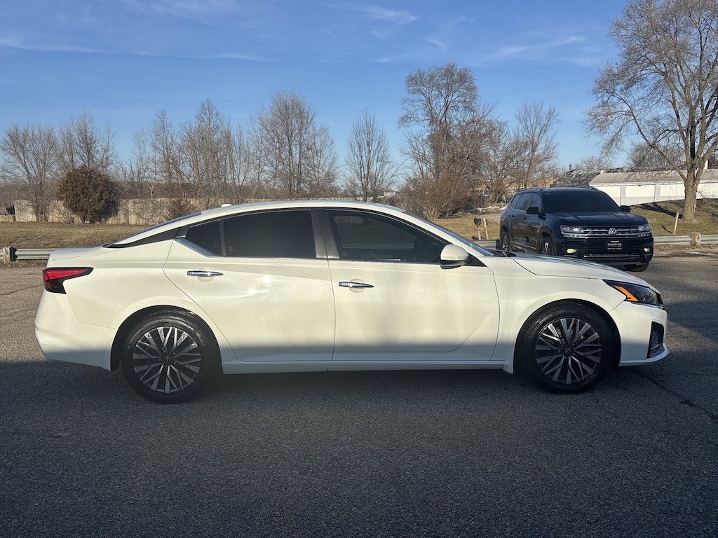 Used 2023 Nissan Altima 2.5 SV Sedan