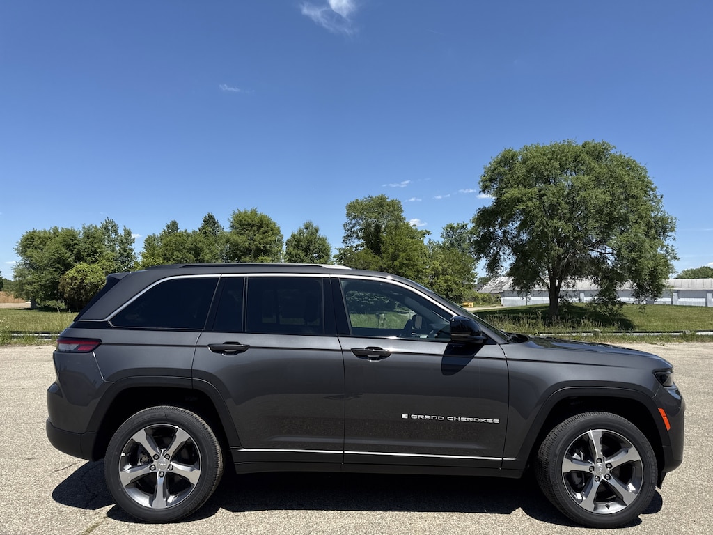 New 2026 Jeep Grand Cherokee LIMITED 4X4 Sport Utility