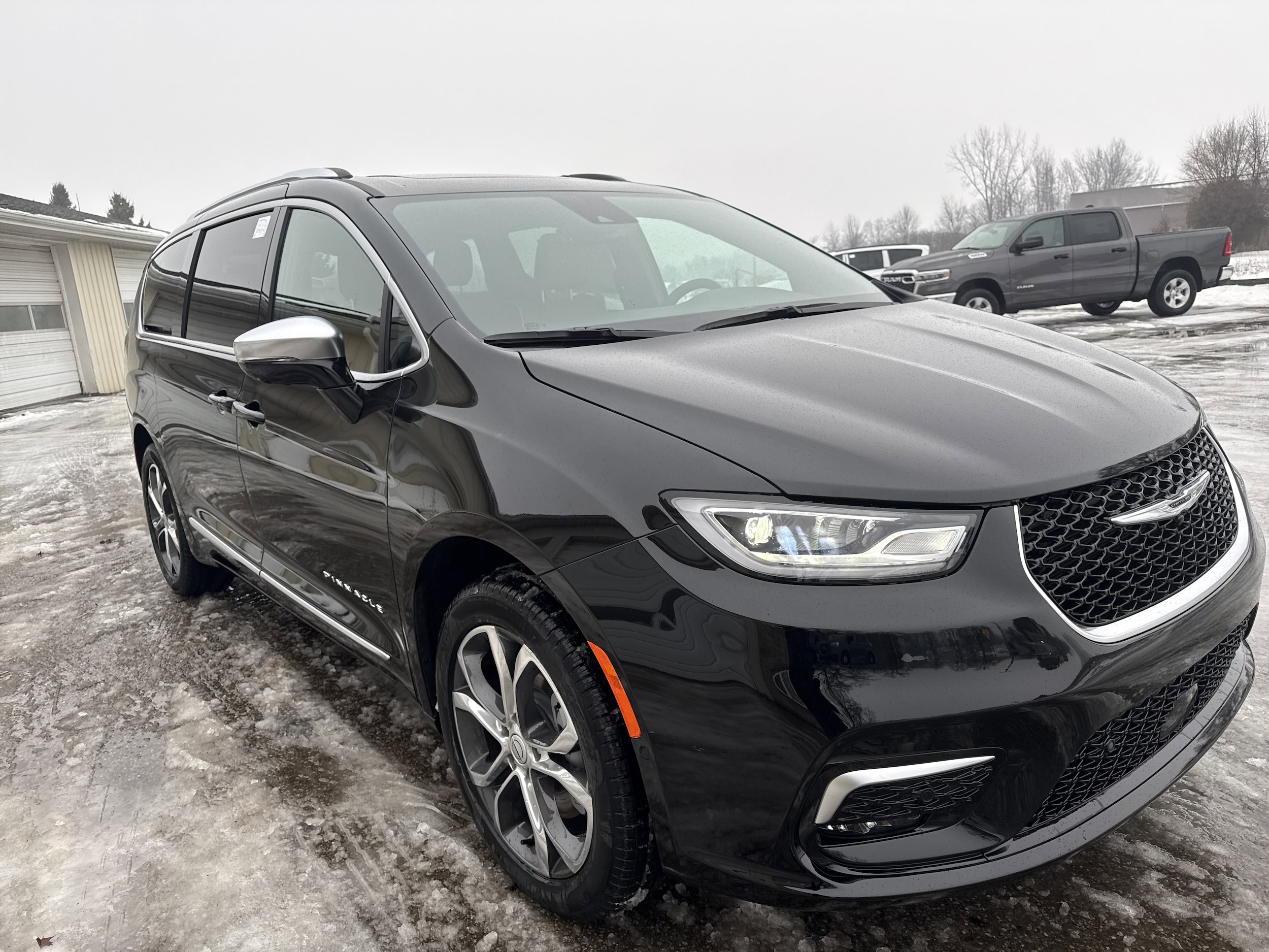 2026 Chrysler Pacifica Pinnacle's photo