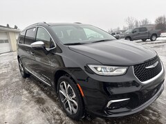 2026 Chrysler Pacifica PINNACLE AWD Passenger Van