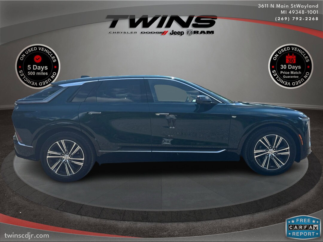 2024 Cadillac Lyriq Luxury photo 2