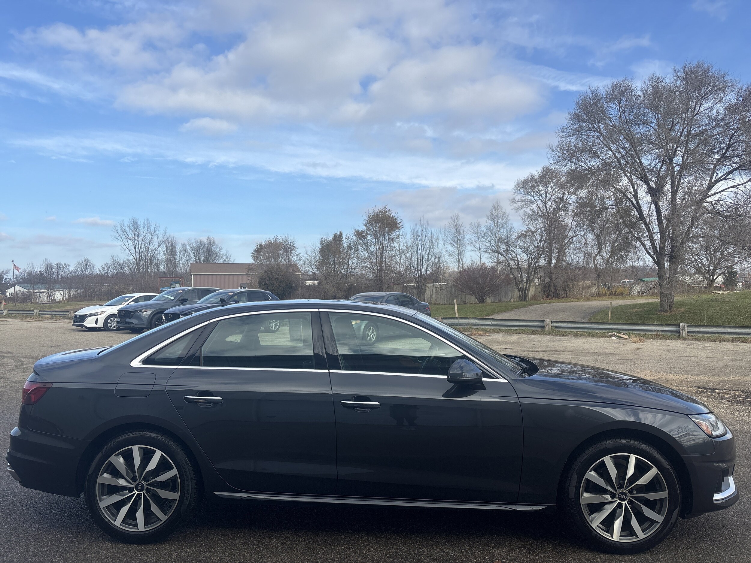 2022 Audi A4 Premium 40 TFSI Quattro photo 2