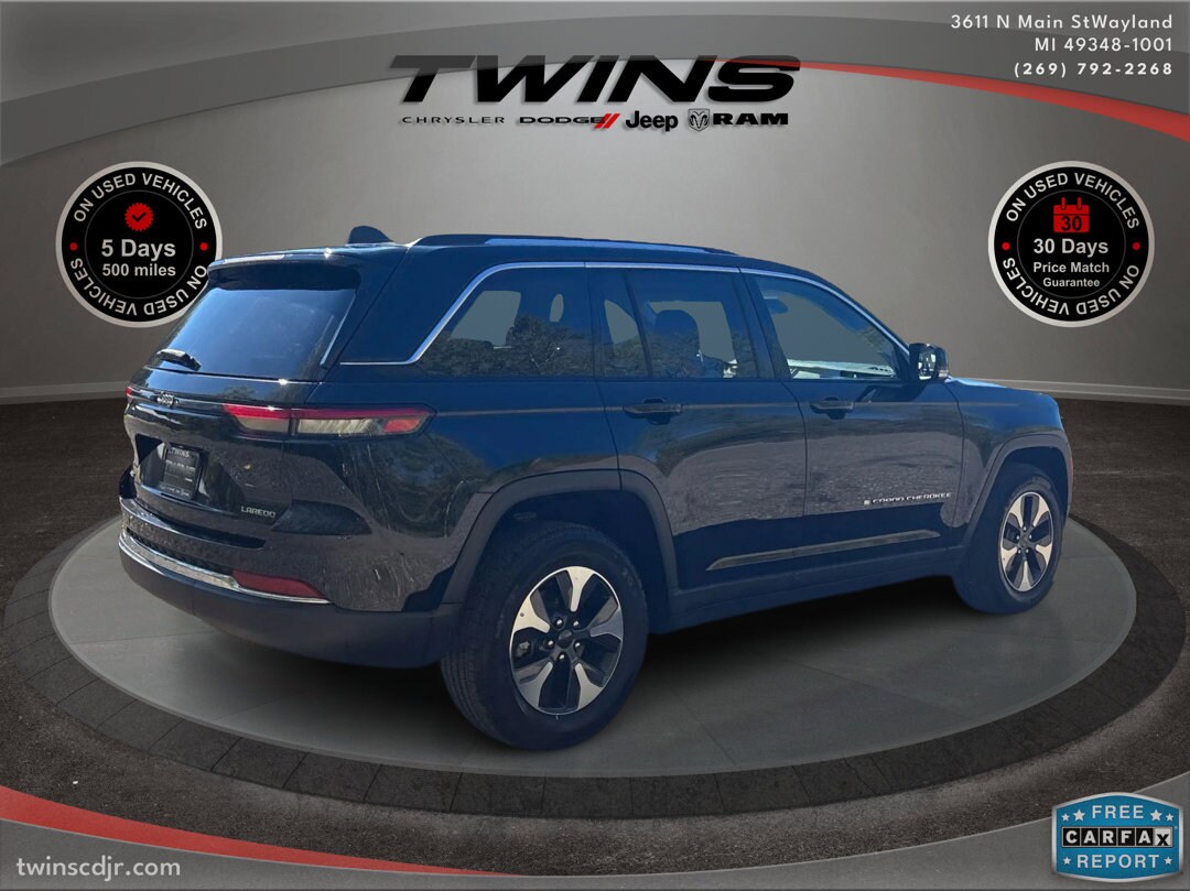 2023 Jeep Grand Cherokee Laredo Altitude photo 2