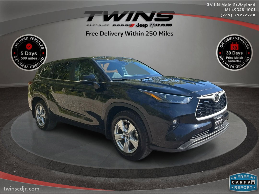 2024 Toyota Highlander LE's photo