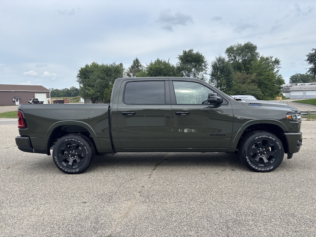 New 2027 Ram 1500 BIG HORN CREW CAB 4X4 5'7 BOX Pickup