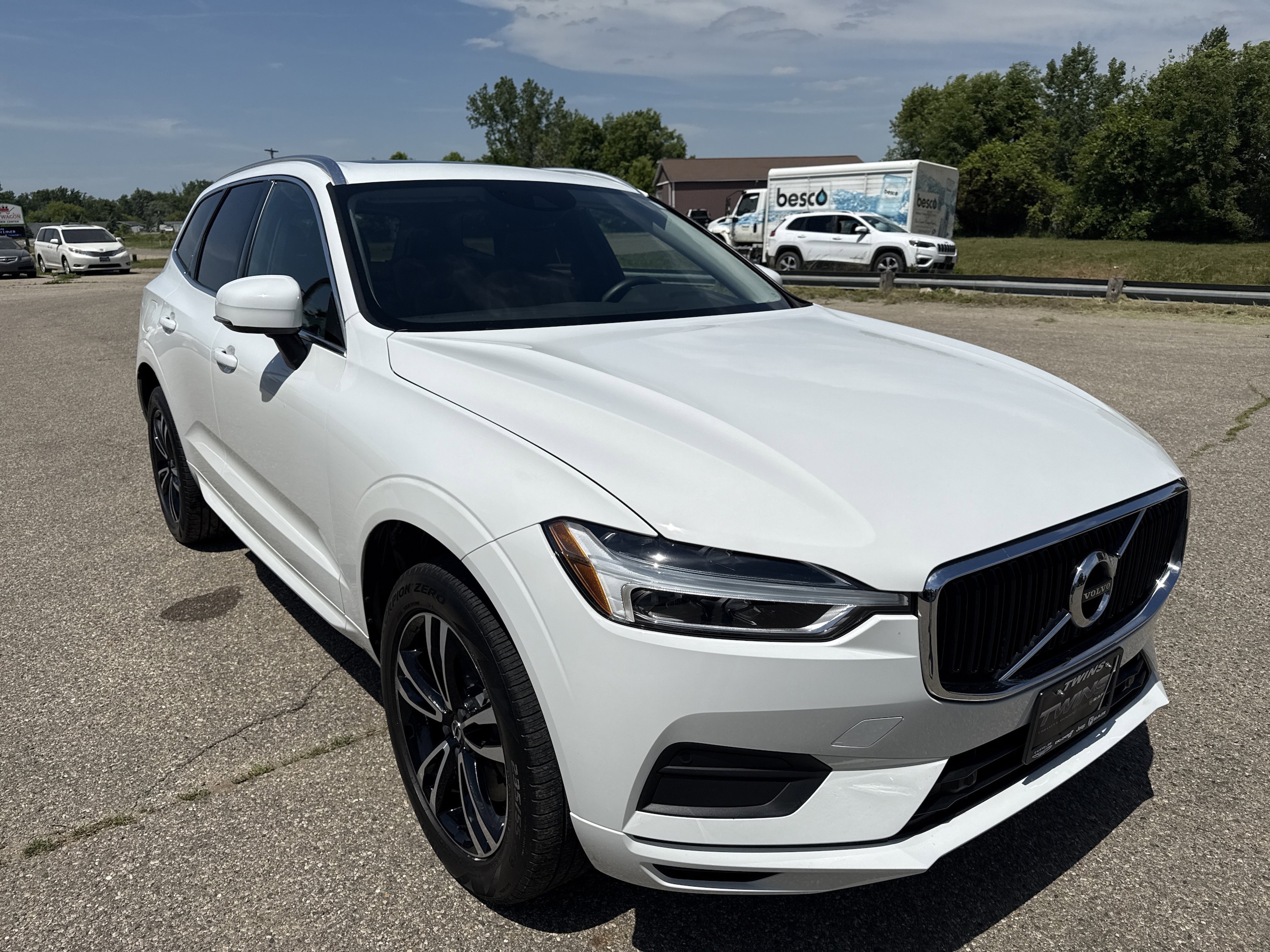 2020 Volvo XC60 T6 Momentum AWD's photo