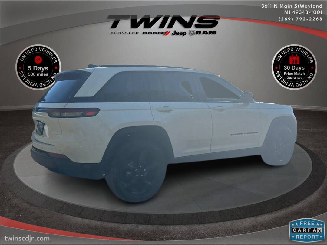 2023 Jeep Grand Cherokee Altitude photo 3