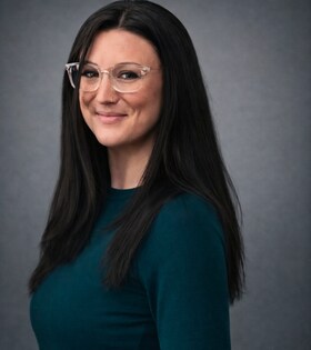 Staff member Alicia Fox from ID_cfd095