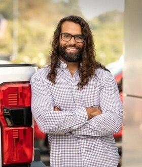 Staff member Armando D'Leon from ID_5d1afb