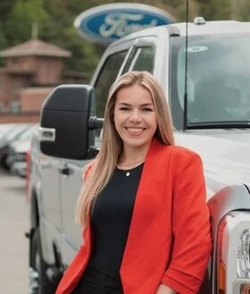 Staff member Erin Rivers from ID_5d1afb