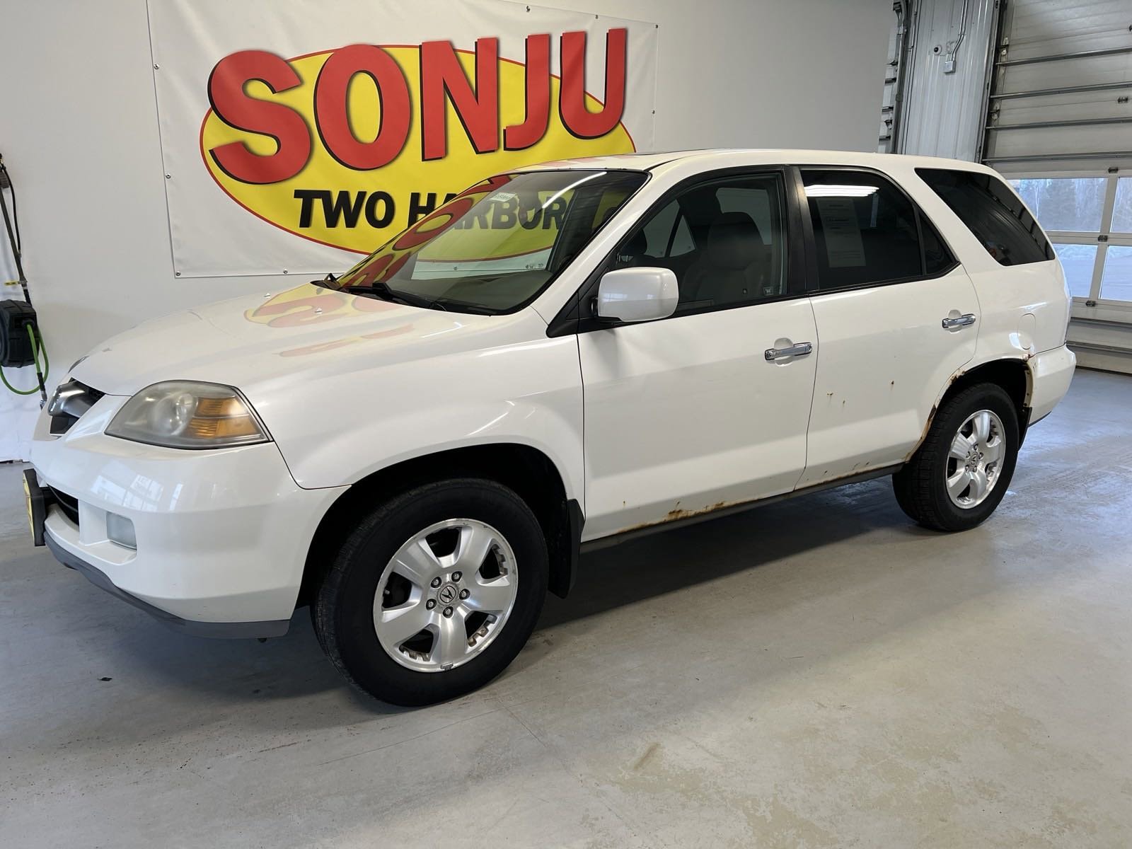 Used 2005 Acura MDX  with VIN 2HNYD18245H549846 for sale in Two Harbors, Minnesota
