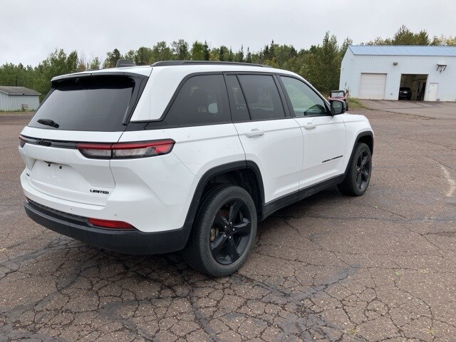 2023 Jeep Grand Cherokee Limited photo 2