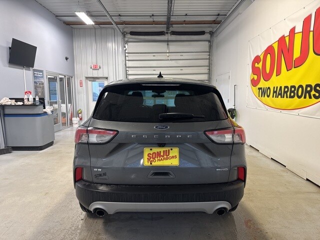 2021 Ford Escape SE photo 3