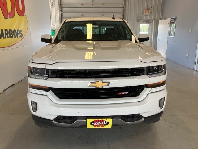 2018 Chevrolet Silverado 1500 LT photo 2