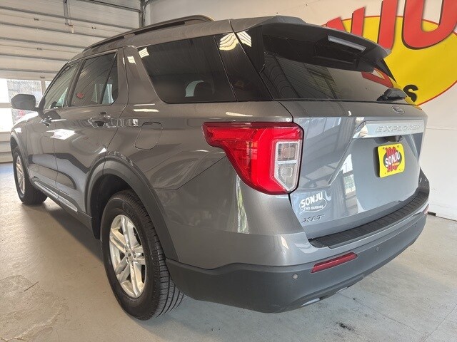 2021 Ford Explorer XLT photo 2