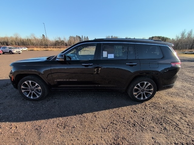 2022 Jeep Grand Cherokee Overland photo 3