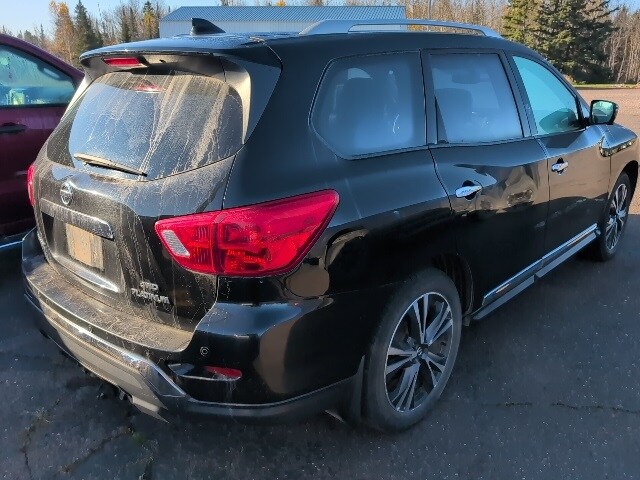 2020 Nissan Pathfinder Platinum photo 2