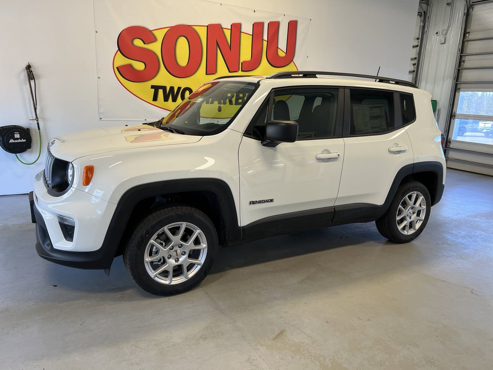 Certified 2023 Jeep Renegade Latitude with VIN ZACNJDB19PPP61272 for sale in Two Harbors, Minnesota