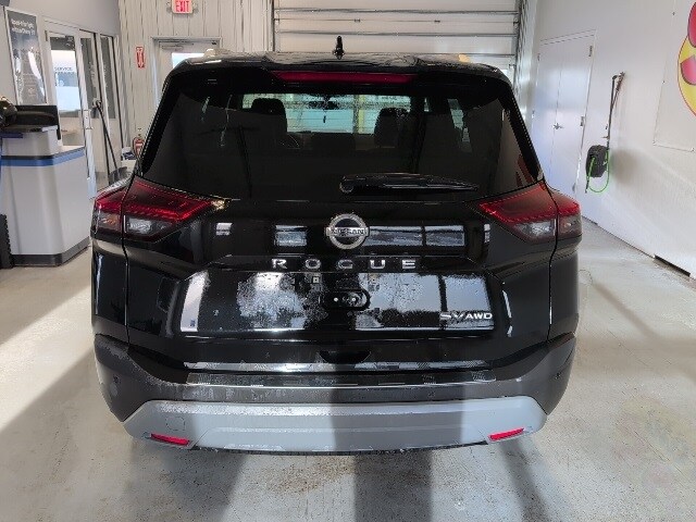 2021 Nissan Rogue SV photo 2