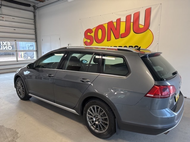 Used 2017 Volkswagen Golf Alltrack Alltrack S with VIN 3VWM17AU6HM542802 for sale in Two Harbors, Minnesota