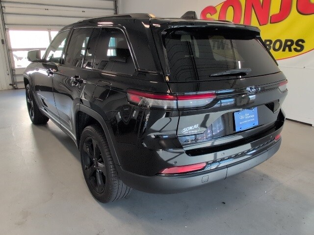 2023 Jeep Grand Cherokee Altitude X photo 2