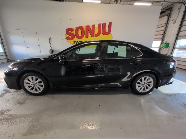 Used 2023 Toyota Camry SE with VIN 4T1G11AK5PU135765 for sale in Two Harbors, Minnesota