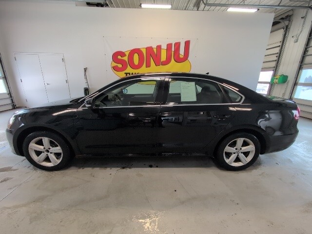 2013 Volkswagen Passat SE photo 2