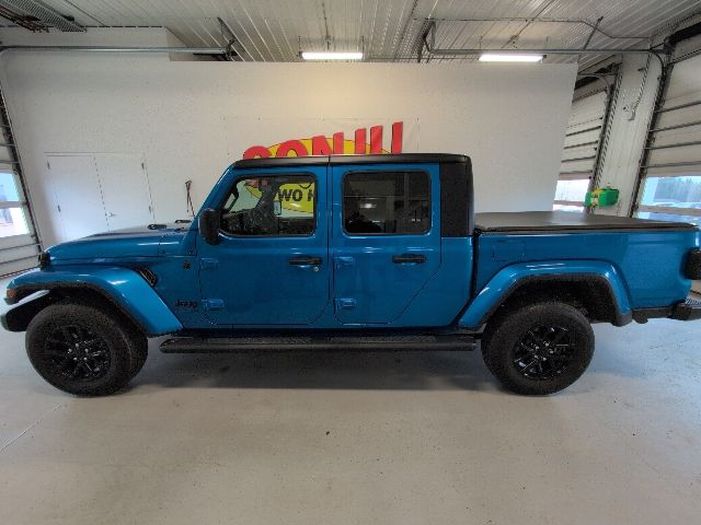 Certified 2022 Jeep Gladiator Altitude with VIN 1C6HJTAG3NL135953 for sale in Two Harbors, Minnesota