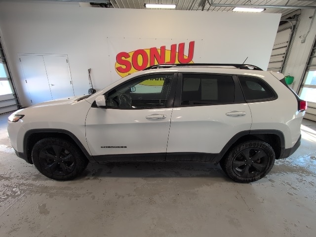Used 2015 Jeep Cherokee Altitude with VIN 1C4PJMCS9FW727336 for sale in Two Harbors, Minnesota