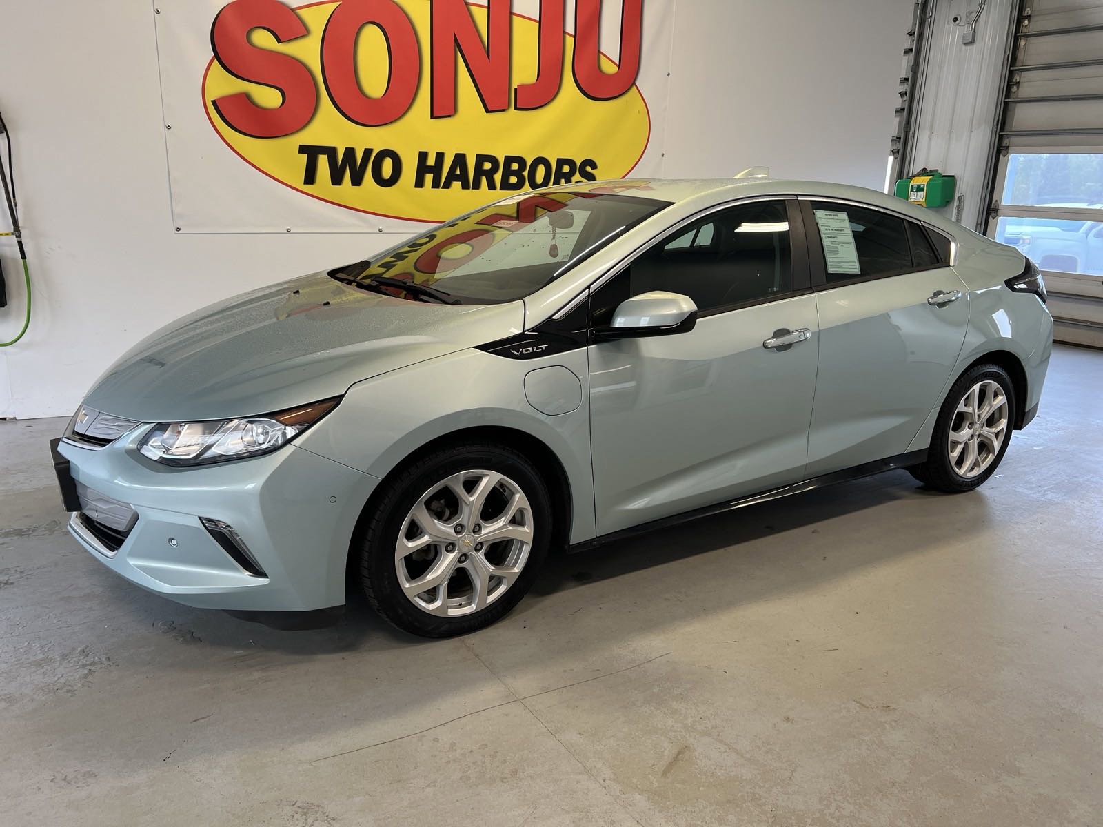 Certified 2018 Chevrolet Volt Premier with VIN 1G1RB6S58JU132309 for sale in Two Harbors, MN