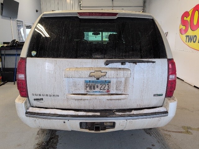 2011 Chevrolet Suburban 1500 LTZ photo 3