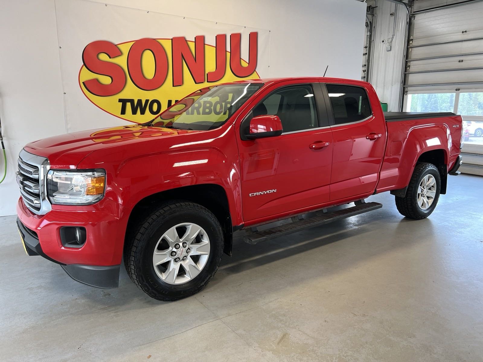 Used 2018 GMC Canyon SLE with VIN 1GTG6CEN0J1312298 for sale in Two Harbors, Minnesota